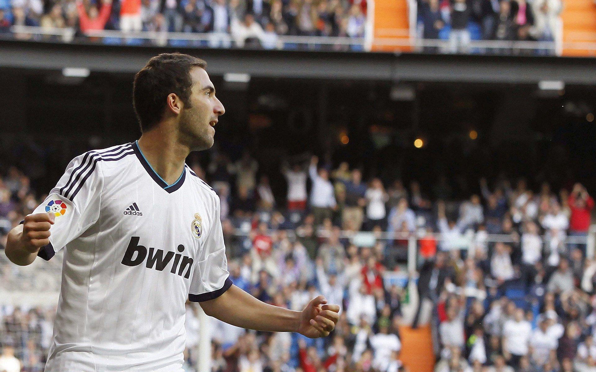 马雷斯卡谈争议红牌，逆境锻造胜利，十人应战已成球队新技能